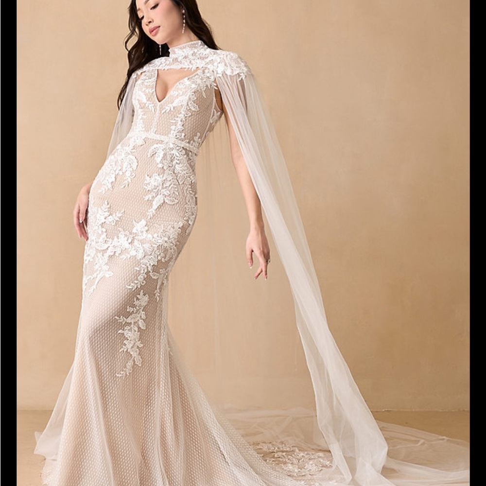 Azazie Ivory Lace Wedding Dress - Detachable cape - NWT NEVER WORN